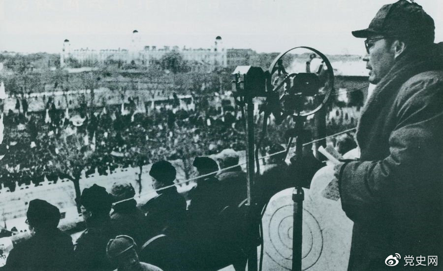 1949年2月12日,叶剑英在庆祝北平和平解放大会上发表讲话。